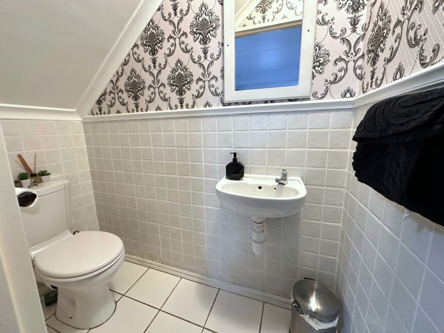 3 Bedroom Property for Sale in Royal Ascot Western Cape